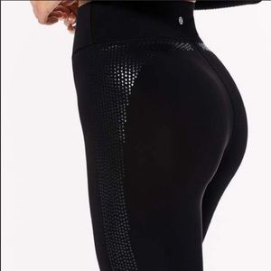 Lululemon leggings “plank to pike tight” sz: 4.